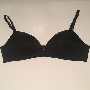 DONATING SOON! VS Wireless Incredible Bra